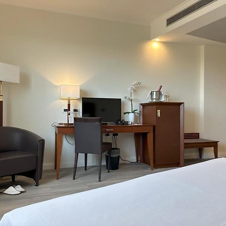 Hotel Capannelle Roma Esterno foto
