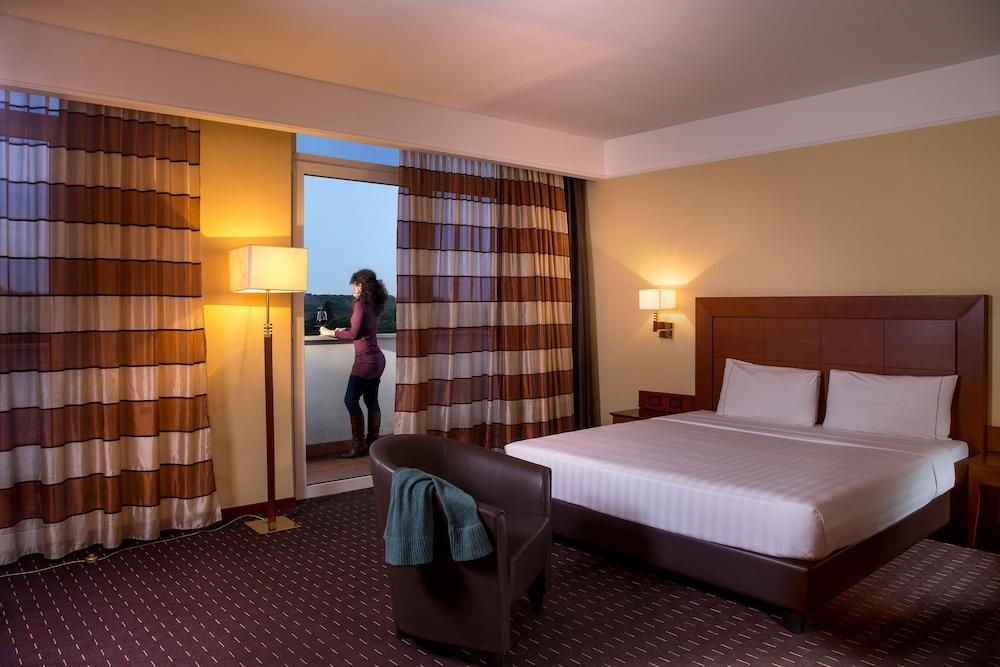 Hotel Capannelle Roma Esterno foto