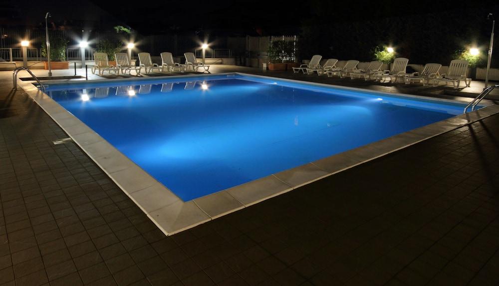 Hotel Capannelle Roma Esterno foto