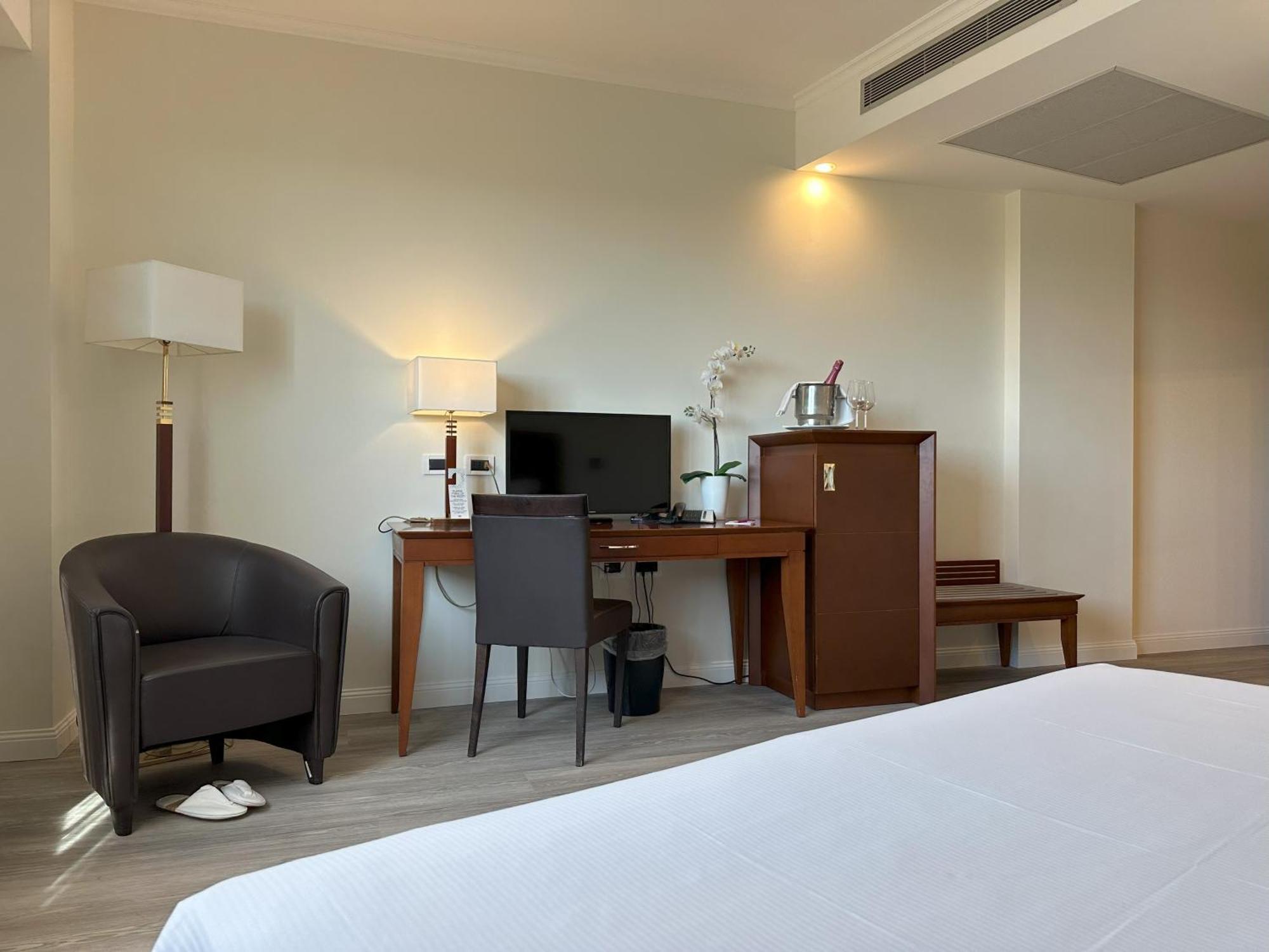 Hotel Capannelle Roma Esterno foto