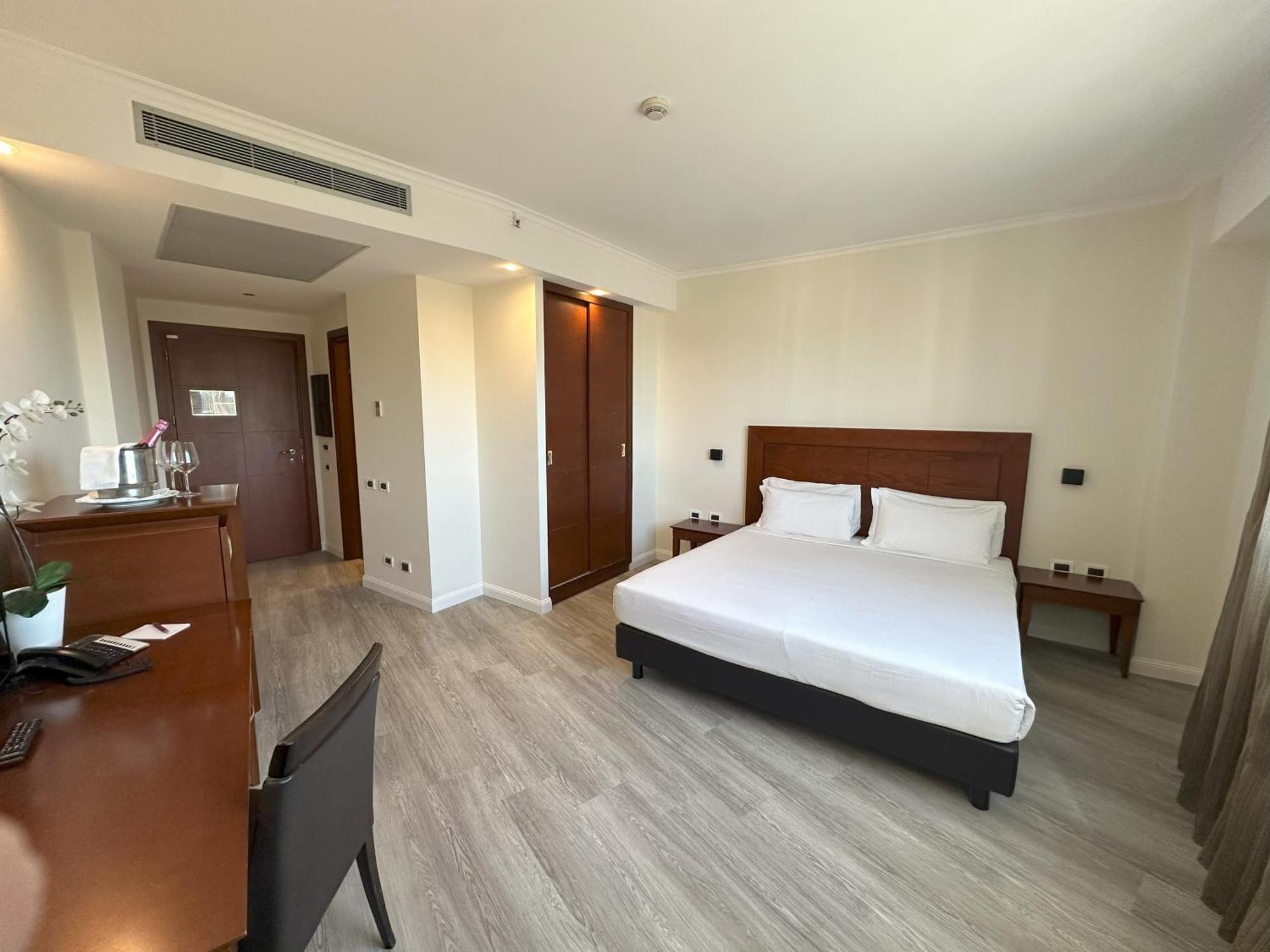 Hotel Capannelle Roma Esterno foto