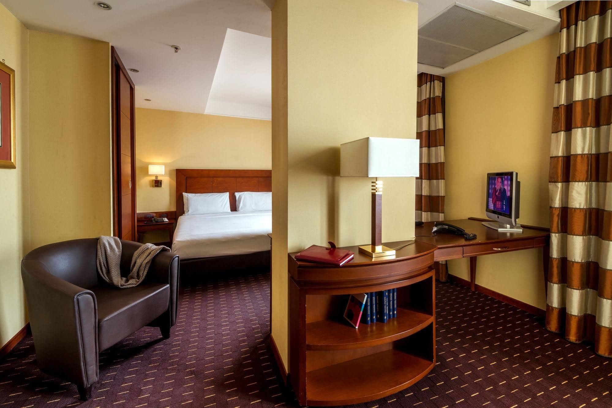 Hotel Capannelle Roma Esterno foto